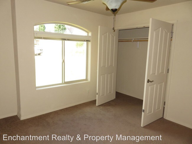 Building Photo - 508 Los Pinos St