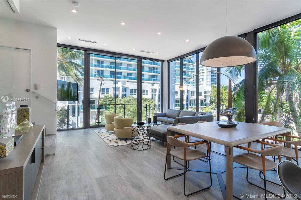 Foto principal - 3 br, 3.5 bath Condo - 1545 Bay Road