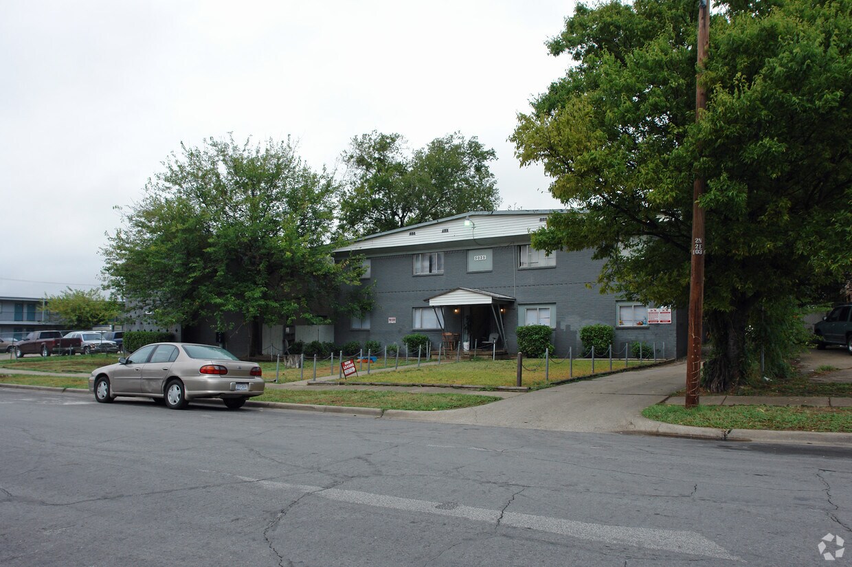 Building Photo - 5021 San Jacinto St