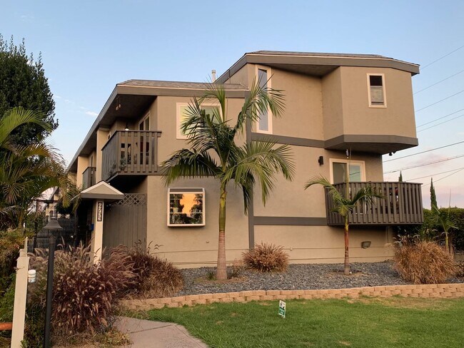 Building Photo - 4733 West Mountain View Drive