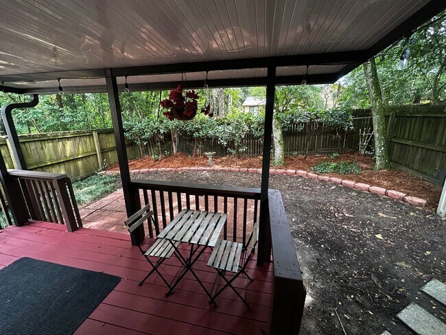 Foto del edificio - Gorgeous Freshly Remodeled 2 Bedroom 2 Bat...