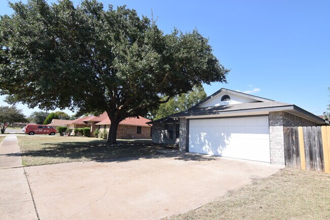 Foto del edificio - 105 Nancy Dr