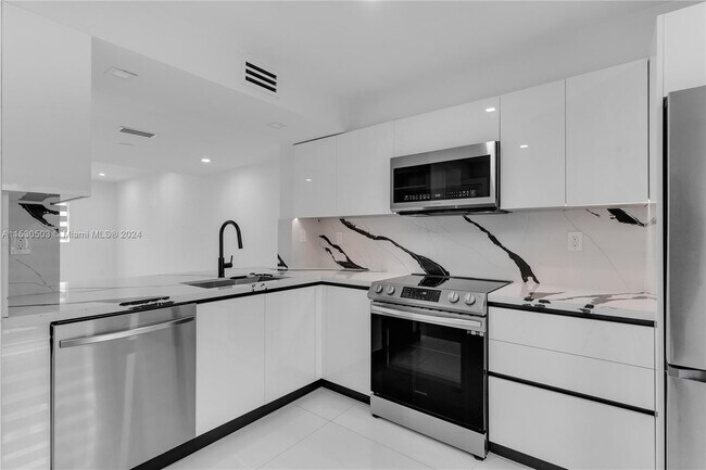 Building Photo - 14911 SW 82nd Terrace