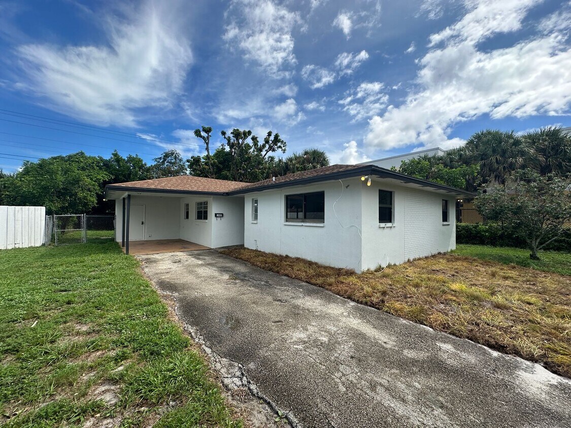 Primary Photo - Remolded 3 Bed 2 Bath Single Family Home! ...