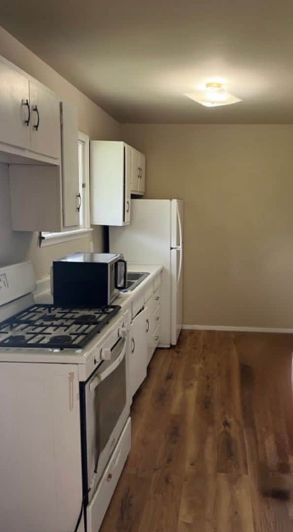 Building Photo - BROOKSTON...2 Bedroom 1 Bath