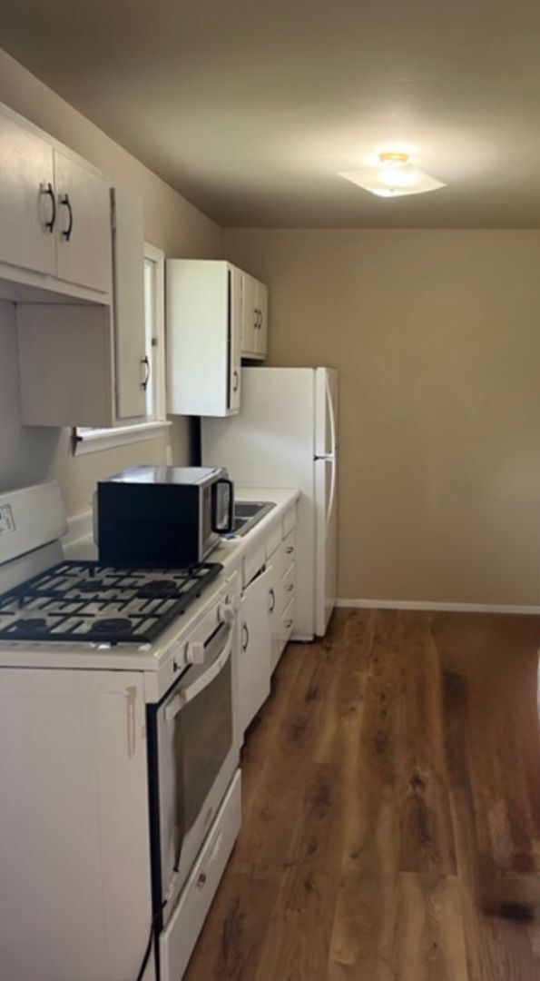 Photo - BROOKSTON...2 Bedroom 1 Bath Apartment