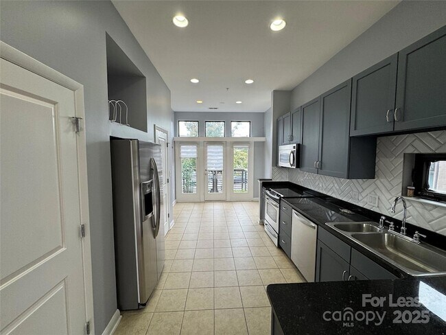 Foto del edificio - 559 New Bern Station Ct