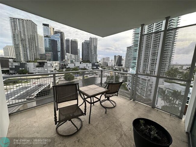 Foto del edificio - 350 S Miami Ave