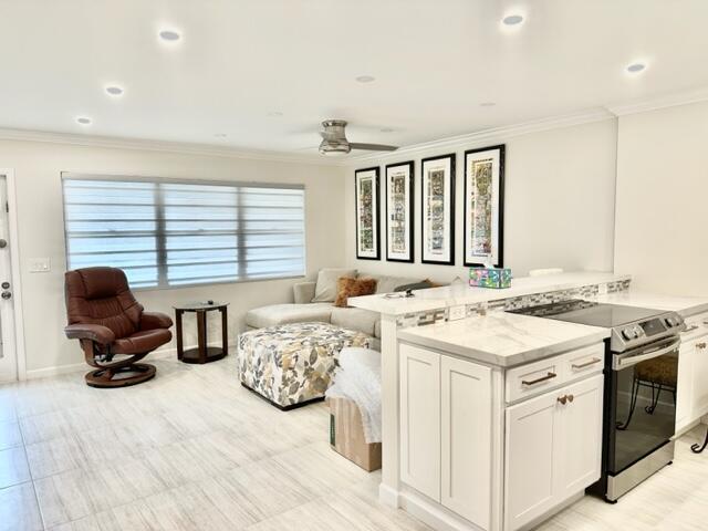 Building Photo - 2058 Ainslie Dr