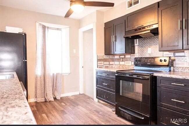 Building Photo - 324 N Dade Ave