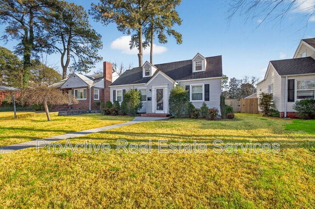 Foto del edificio - 1329 Cedar Ln