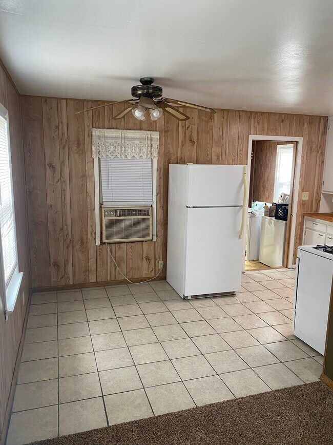 Building Photo - 804 N C Way