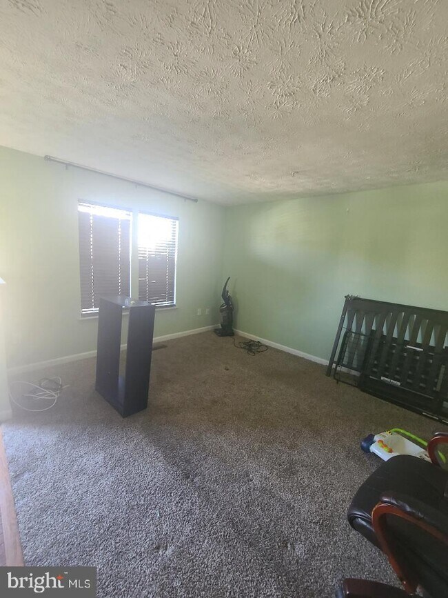 Building Photo - 18 Tamers Ct