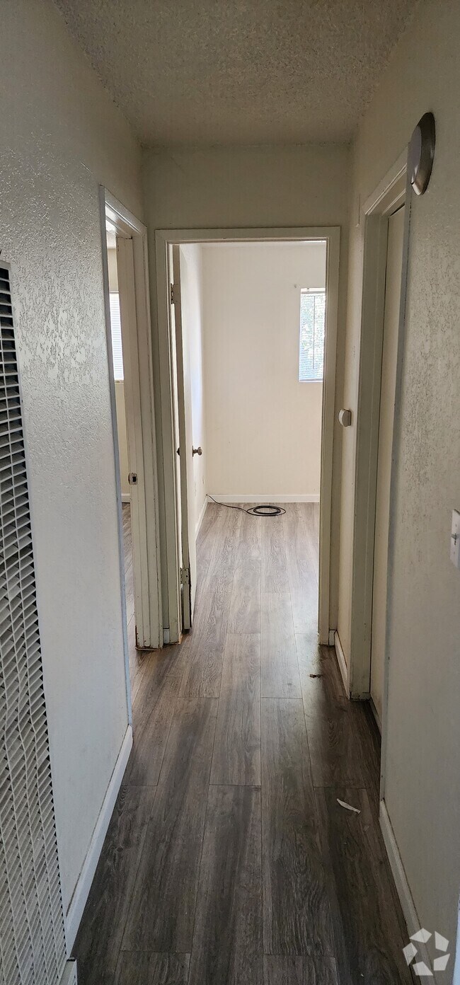 Walnut Homes Apartments for Rent with a Garage Visalia, CA 5