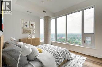 Building Photo - 15 Wellington St S