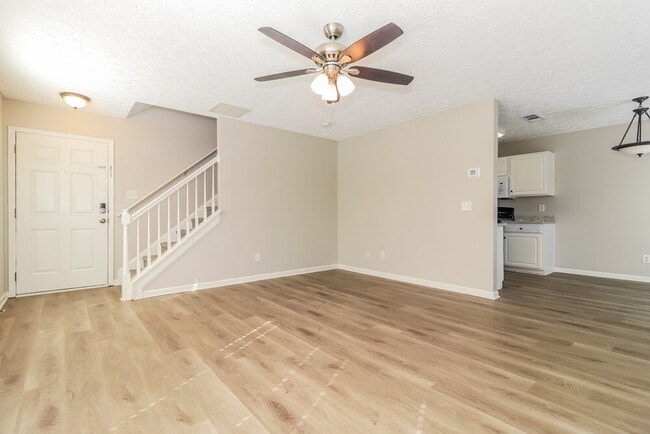 Building Photo - 168 Ilex Dr