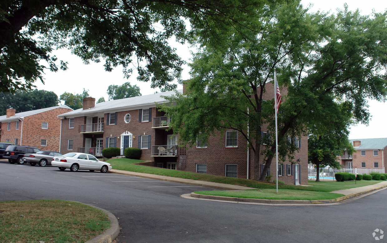 Primary Photo - Stratford Apartments