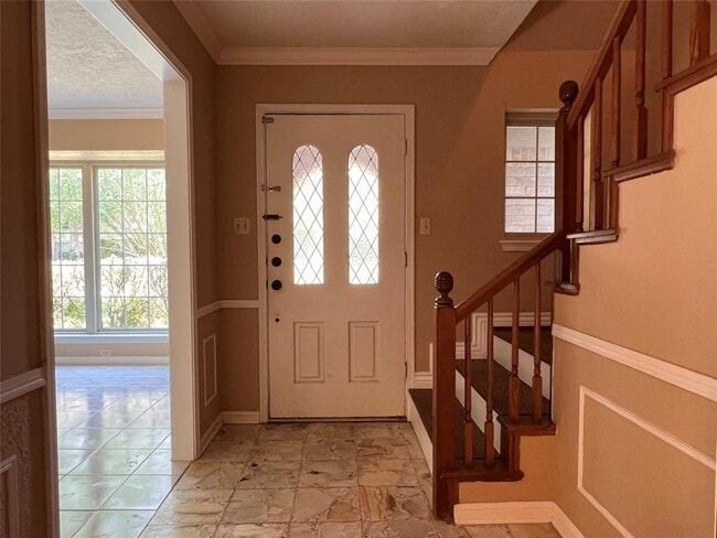 Building Photo - 8210 Hollyleaf Dr