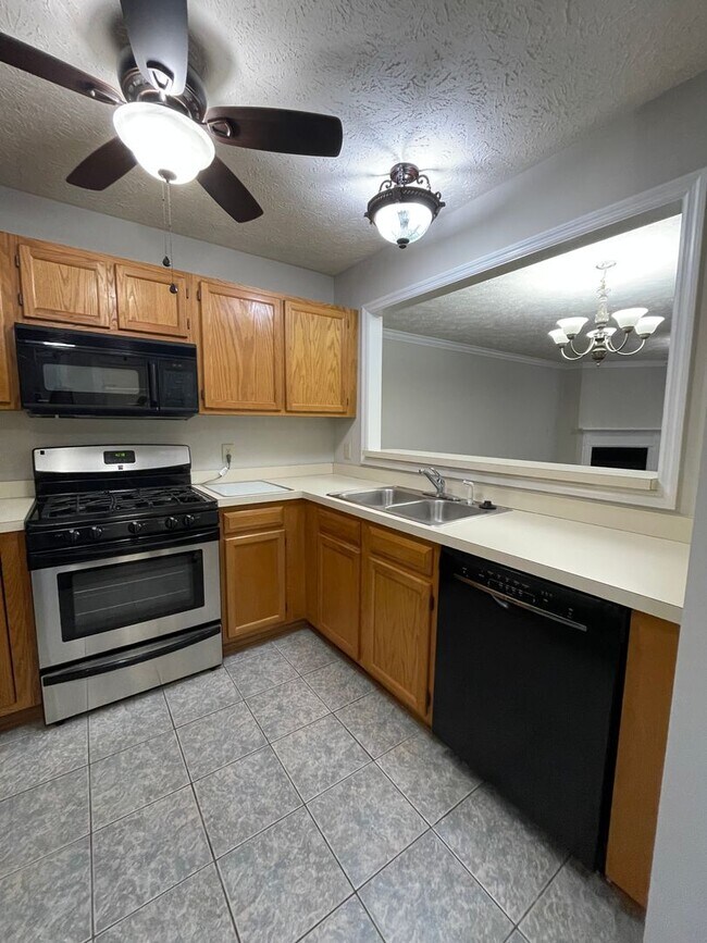 Building Photo - 2 Bedroom 2 Bathroom Condo - No Pets