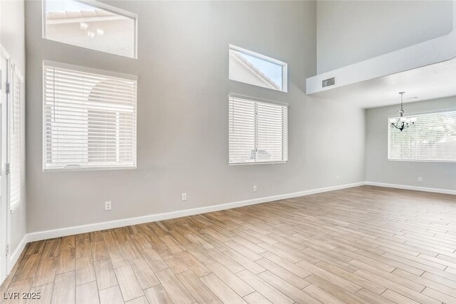Building Photo - 1124 Coral Rainbow Ave