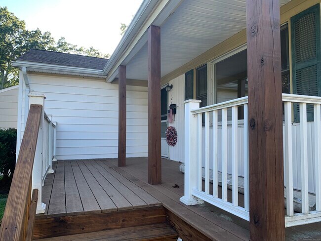 Foto del edificio - 126 Reeds Ln