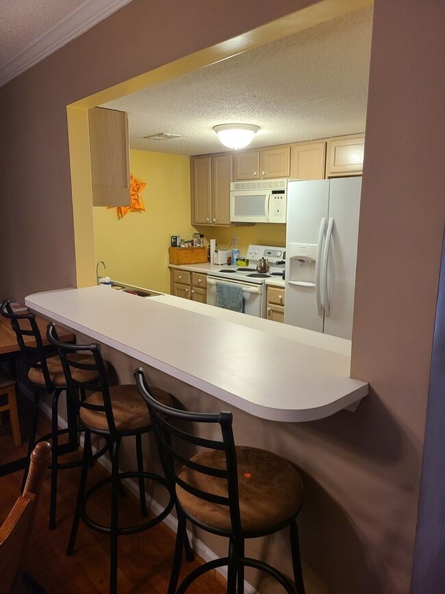 Foto del edificio - 5004 Falling Creek Ln