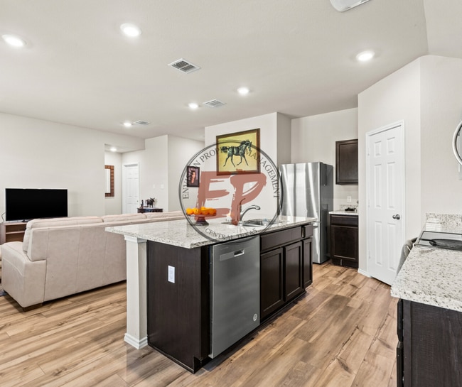 Building Photo - 7209 Llano Dr