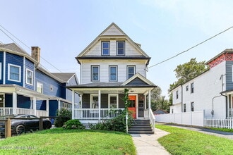 Building Photo - 704 Sixth Ave