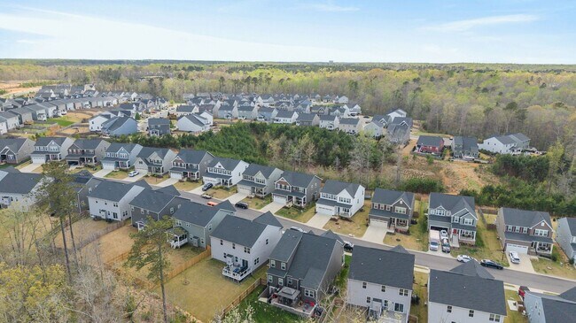 Foto del edificio - 9733 Goldenrod Ct