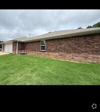 Building Photo - 1560 N Porter Rd