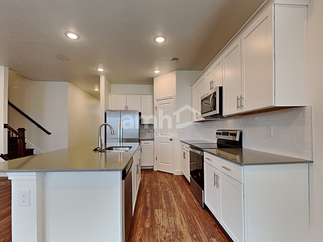 Building Photo - 211 Allen Ln