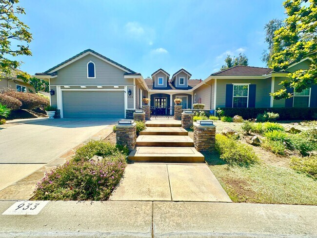 Foto del edificio - Beautiful Single-Level Custom Home with Serene Backyard Space in the Lovely Peppertree Park Commu...