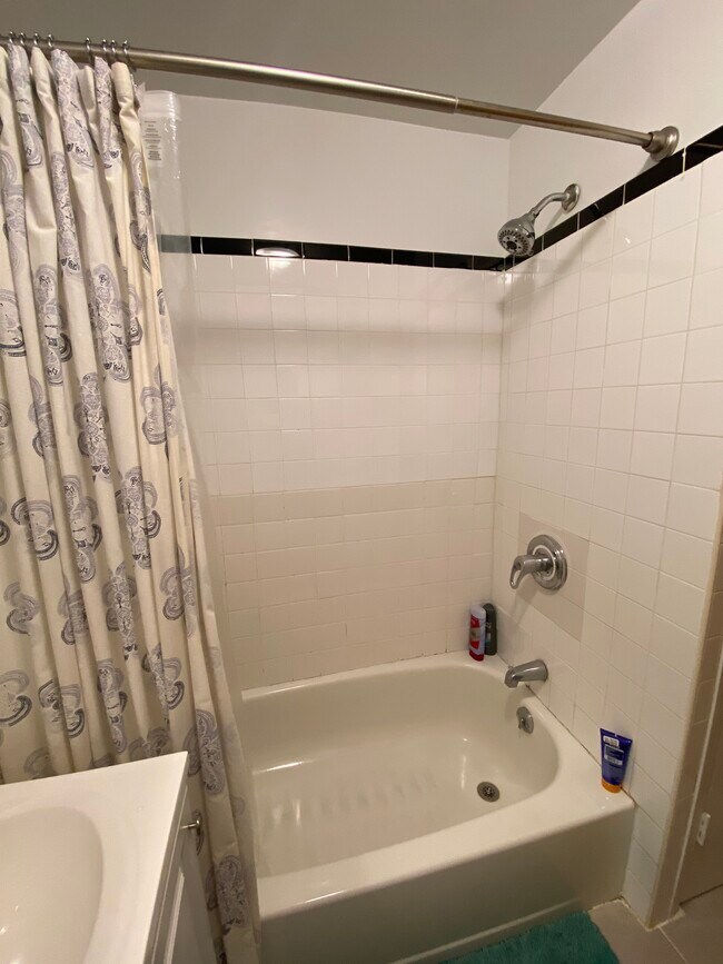 Building Photo - 329 16th St