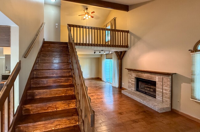 Foto del edificio - 15528 Whitehall Ln