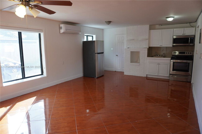 Foto del edificio - 1106 NW 11th Ct