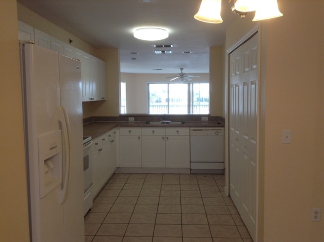 Building Photo - 2603 Emerald Lake Ct