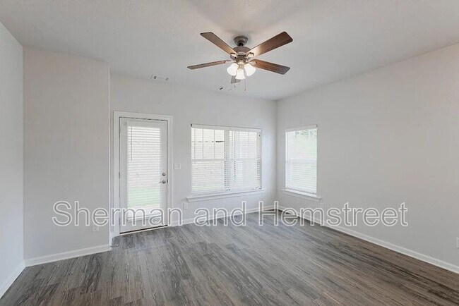 Building Photo - 5022 Mimosa Dr
