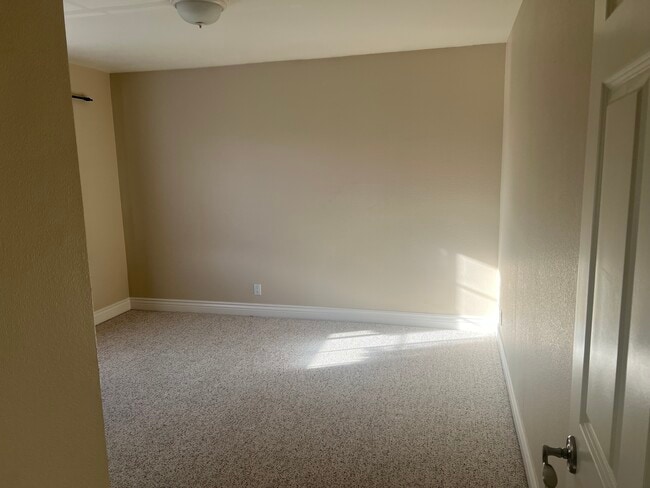 Building Photo - 3188 Heather Ridge Dr