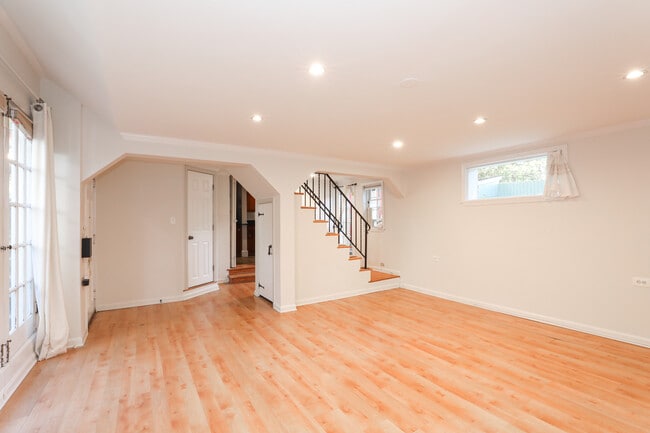 Building Photo - 3232 Volta Pl NW