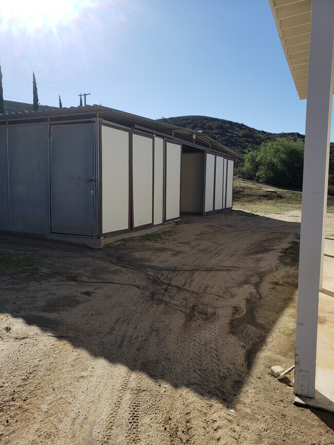 Building Photo - 1111 Vista Ramona Rd