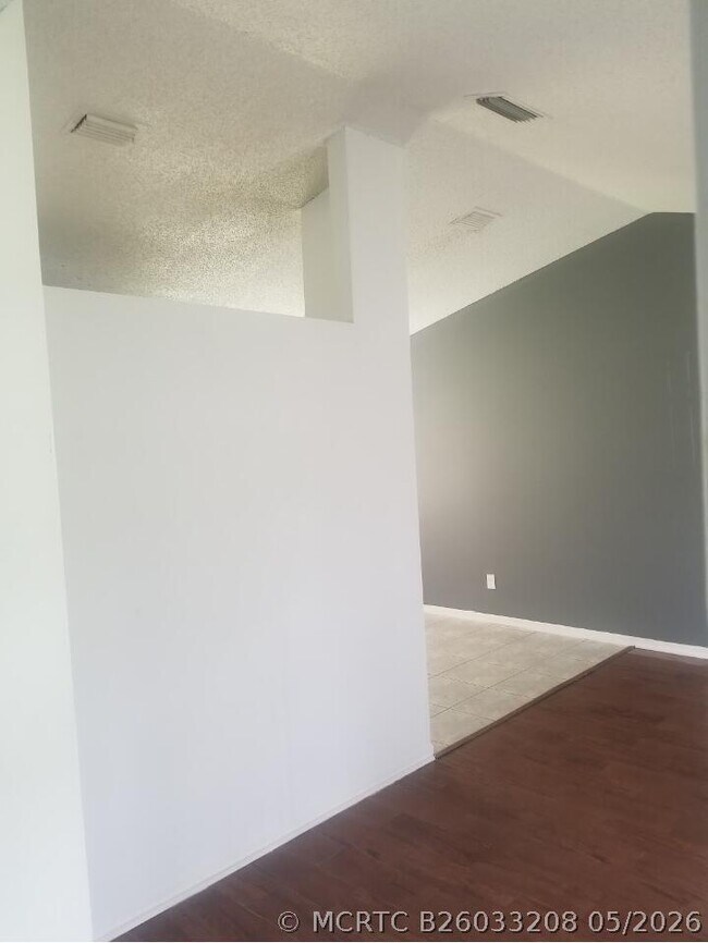 Foto del edificio - 2248 SW Halissee St