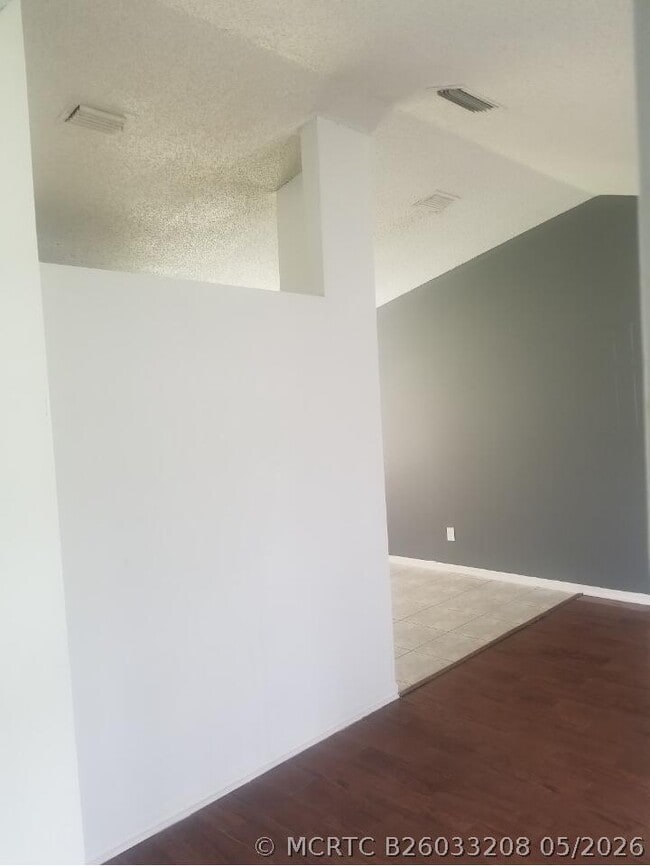 Building Photo - 2248 SW Halissee St