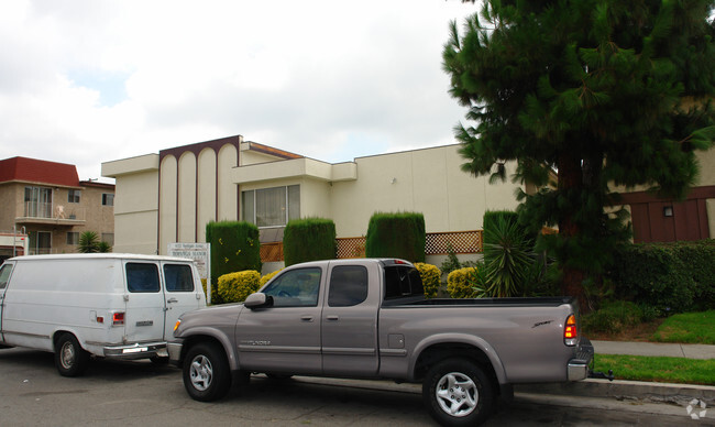 Building Photo - Topanga Manor Apartments