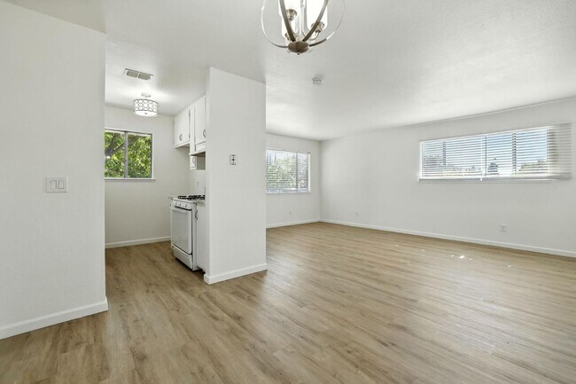 Foto del edificio - Gorgeous 2 Bed Condo in Foothill Farms