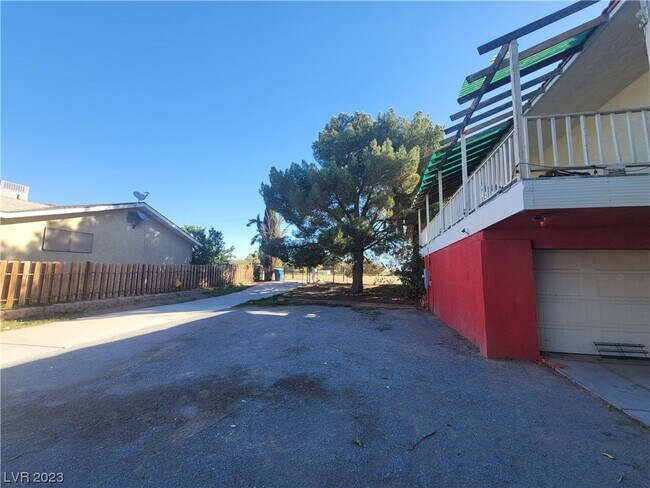 Building Photo - 2855 Rice St