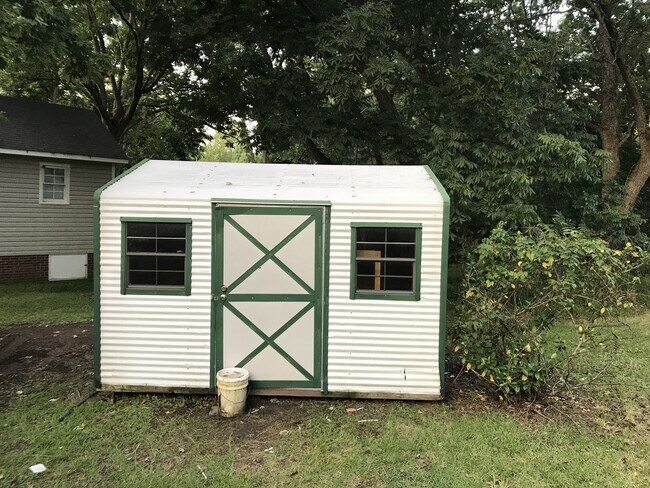 Foto del edificio - Great Corner Lot Home in Downtown Clayton