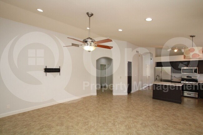 Building Photo - 1833 W Springfield Way