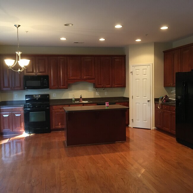 Foto del edificio - 23221 Foxglove St