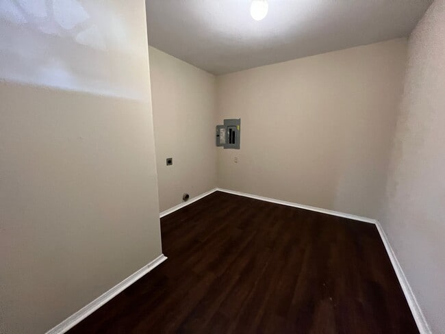 Building Photo - BIG HOME IN GARDEN VALLEY AREA OF SHREVEPORT