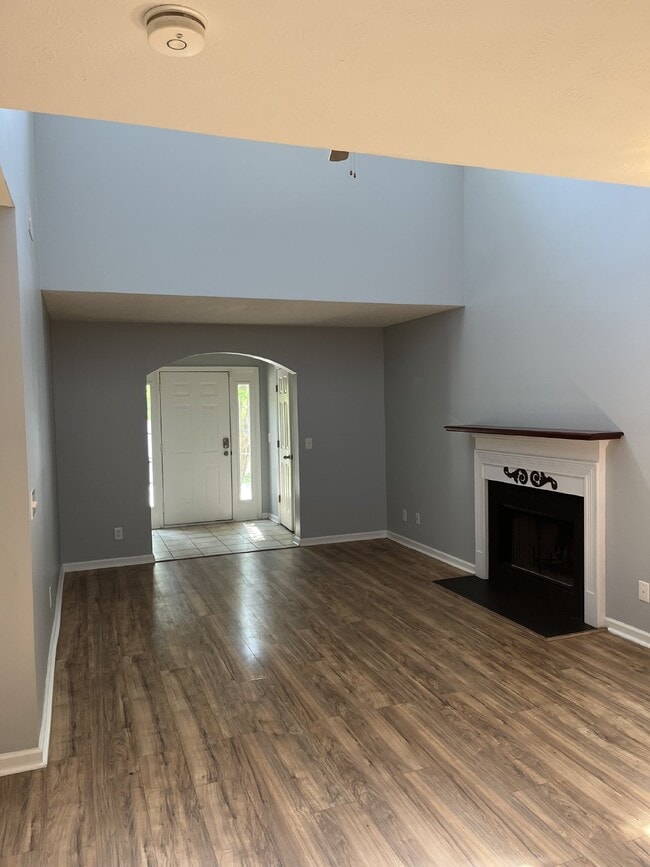 Building Photo - 5345 Bayou Dr